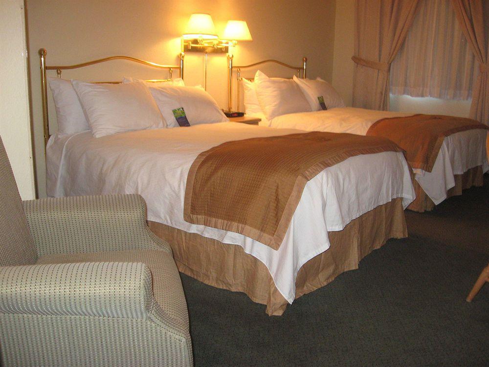 Holiday Inn Express Hotel & Suites Uptown Fredericton By Ihg Exterior photo