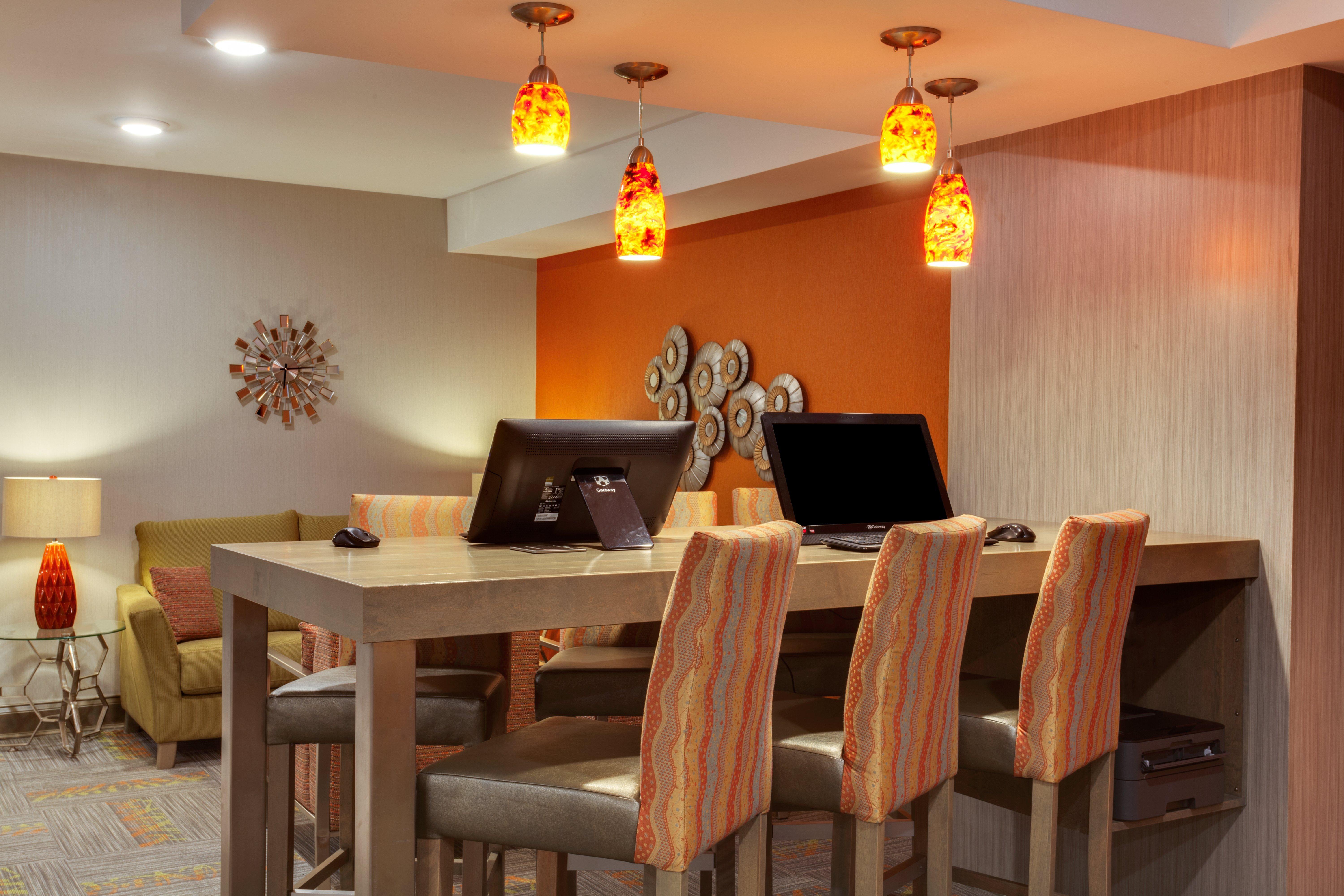 Holiday Inn Express Hotel & Suites Uptown Fredericton By Ihg Exterior photo