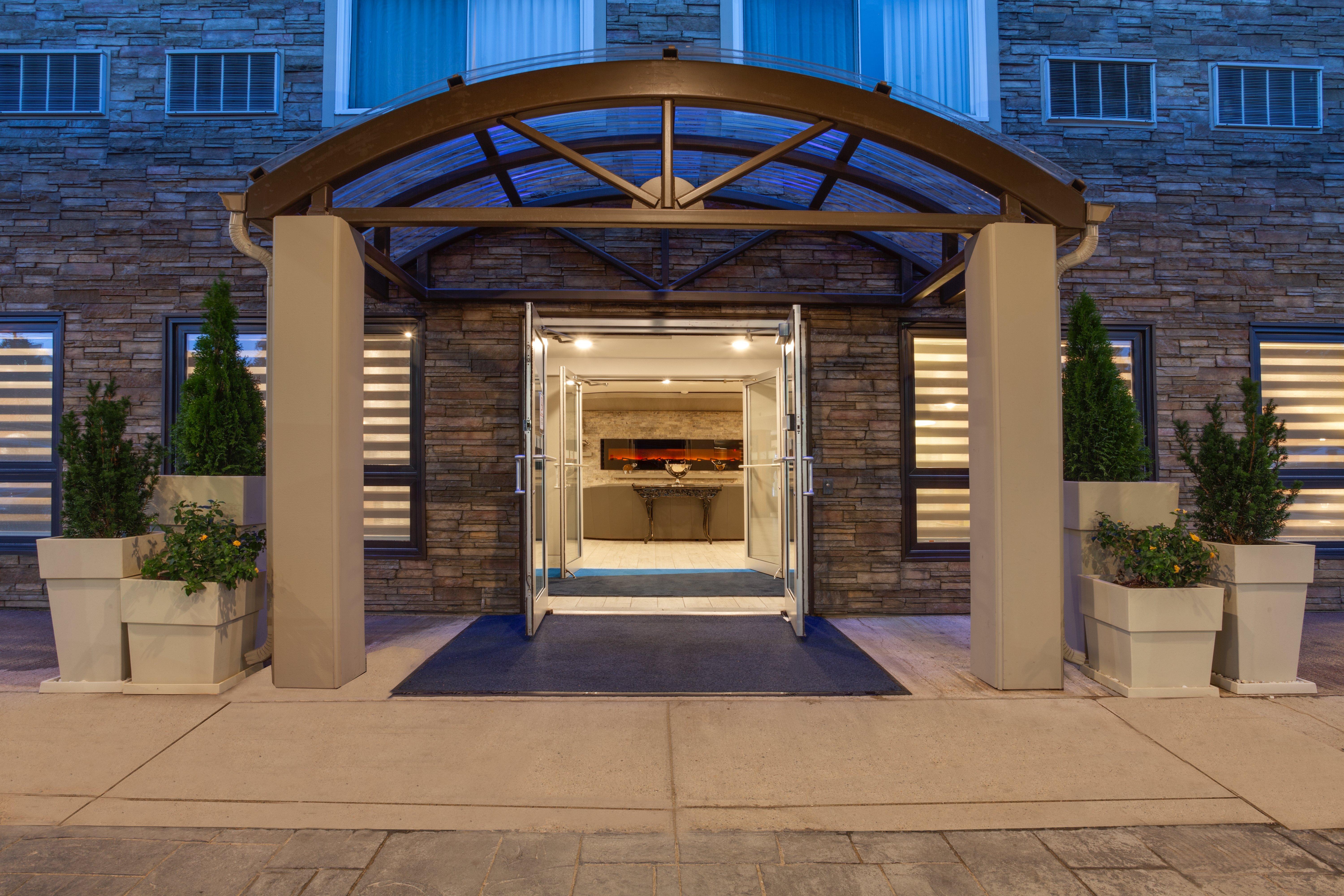 Holiday Inn Express Hotel & Suites Uptown Fredericton By Ihg Exterior photo