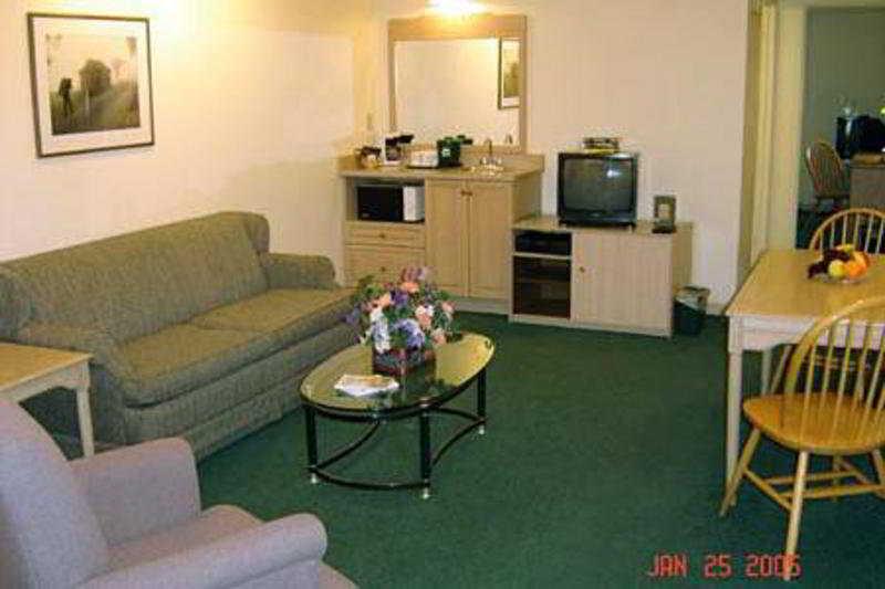 Holiday Inn Express Hotel & Suites Uptown Fredericton By Ihg Room photo