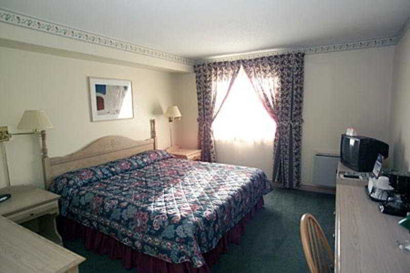Holiday Inn Express Hotel & Suites Uptown Fredericton By Ihg Room photo
