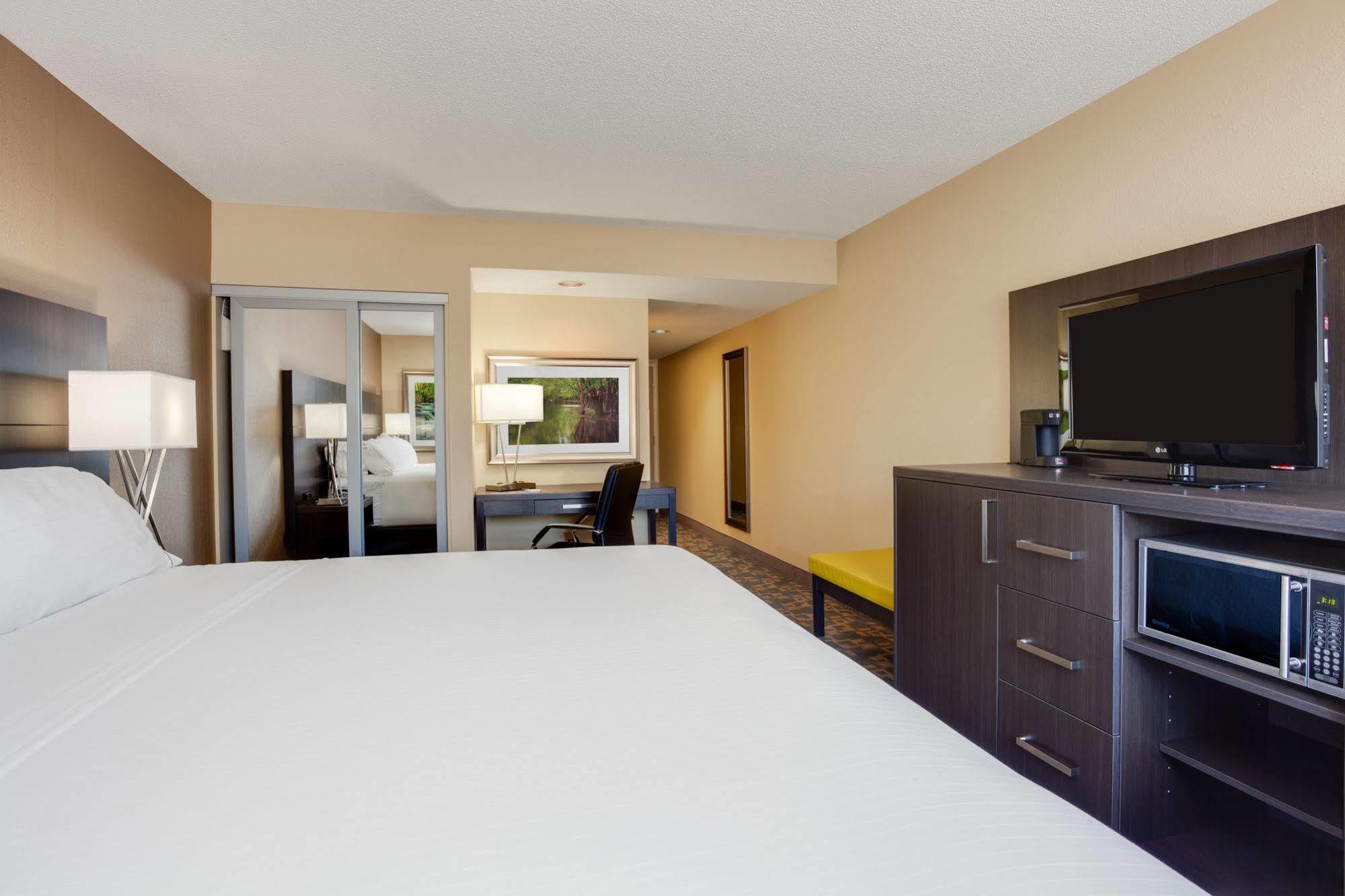 Holiday Inn Express Hotel & Suites Uptown Fredericton By Ihg Exterior photo