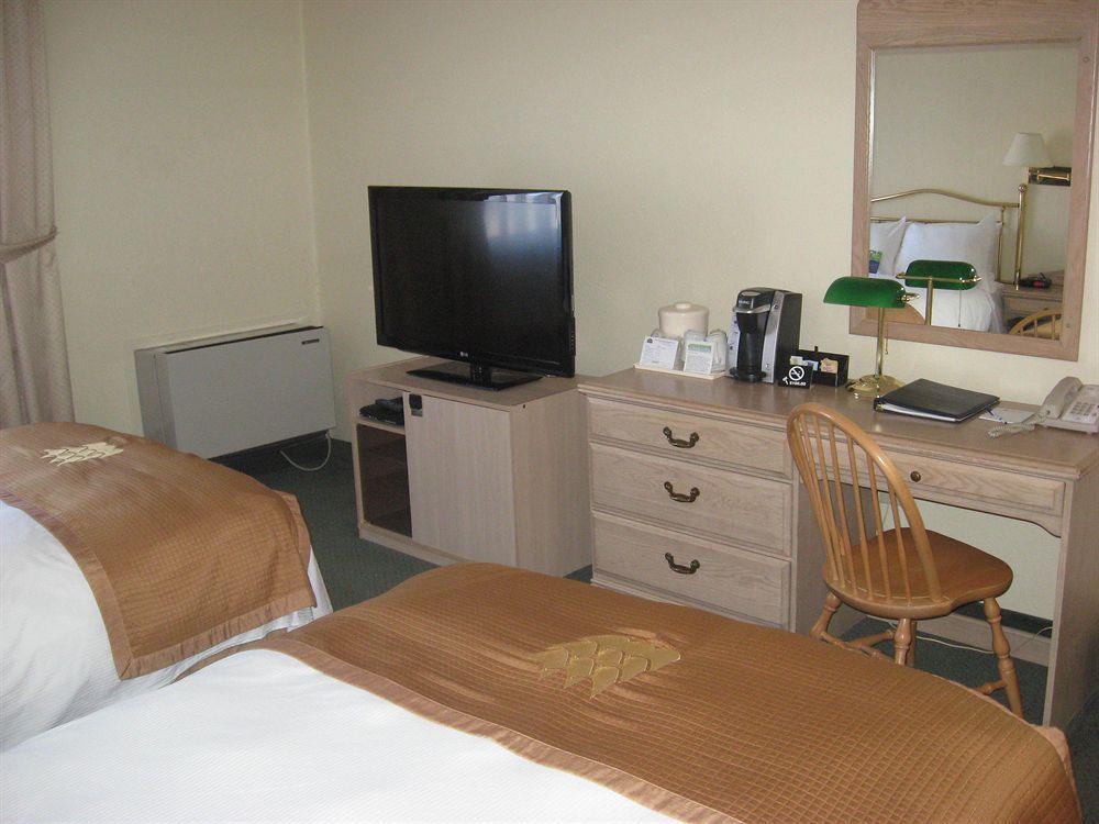 Holiday Inn Express Hotel & Suites Uptown Fredericton By Ihg Exterior photo