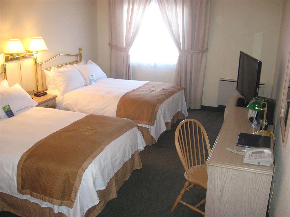Holiday Inn Express Hotel & Suites Uptown Fredericton By Ihg Exterior photo